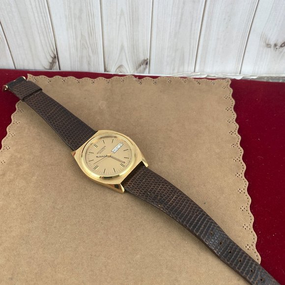 VINTAGE 1984 Bulova Date Accutron Gold Swiss Watch - Picture 4 of 9